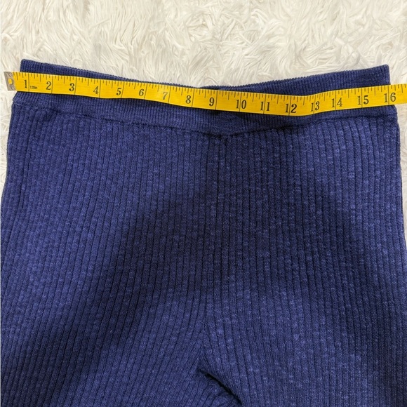 Free People Beach Sweater
Knit Pant size Medium - Picture 5 of 7